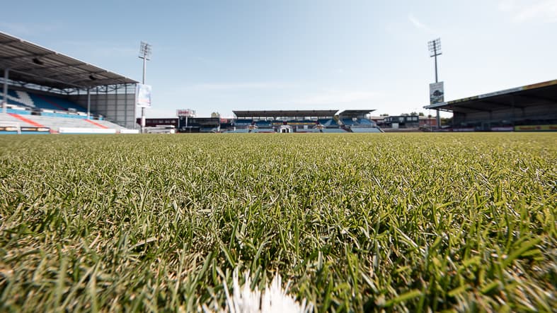 Das Holstein-Stadion von Holstein Kiel hat mit seinem Hybridrasen einen der besten Plätze der Liga