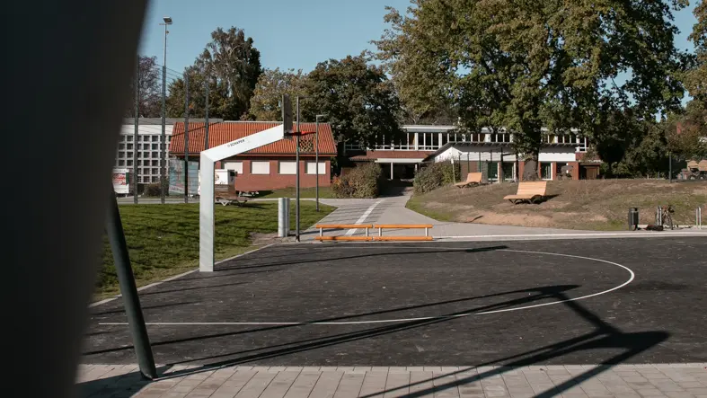 Skateanlage und Streetball-Court
