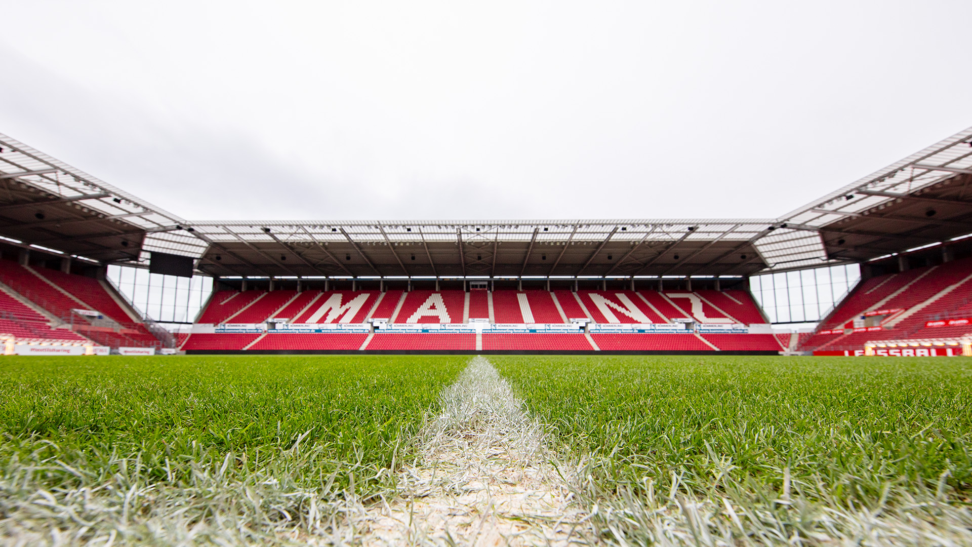 Rasen in der Opel Arena Mainz